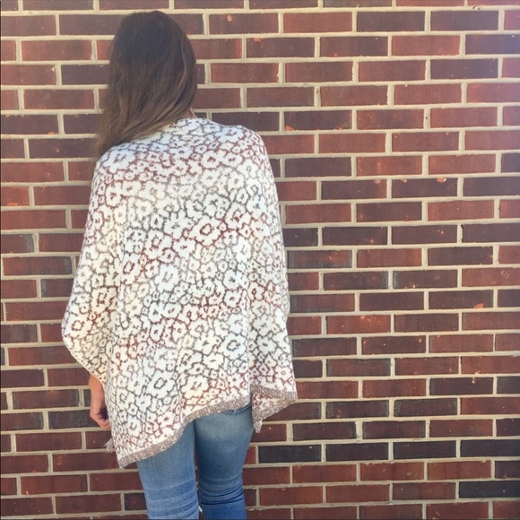 Knox Rose / Oversized Sweater-Poncho - Picture 2 of 6